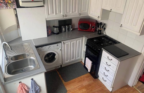 West Kirby House | By the sea, sleeps 4-6, private patio, NearBeach, SeasideRetreat, train to Liverpool or Chester is a hop skip and a jump away.