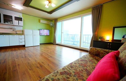 Byeonsan House | Byeonsanbando Soriseom Pension