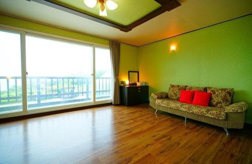 Byeonsan House | Byeonsanbando Soriseom Pension