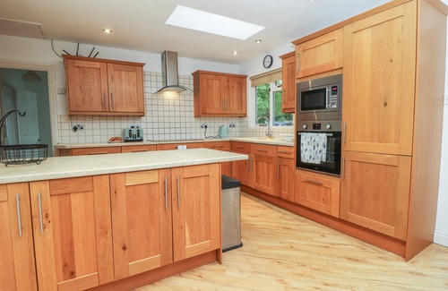 Ryde House | BYEWATER, pet friendly, country holiday cottage in Ryde