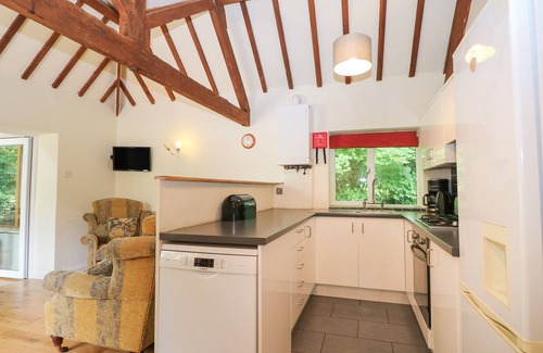 Pulborough House | BYRE COTTAGE 4, family friendly, with pool in Storrington