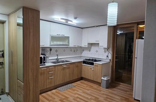 Suwon Apartment | Byungjeom-yeok 2 Stay