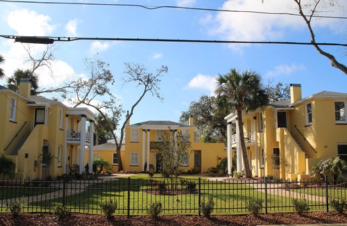 Downtown Historic District Apartment | C7 Perfect location in city center, near beaches, private patio, free parking!
