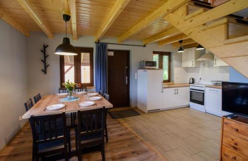 gmina Cieszkow House | Całoroczny Domek Sosenka 1-5 z 2 sypialniami, aneksem, łazienka i salon