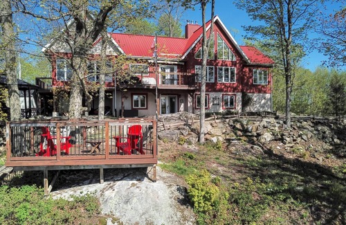 Jones Falls House | Luxury Waterfront Retreat: Whitefish Lodge on Rideau Lakes