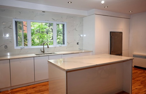 Hochelaga Apartment | Sleeps 9, large condo in front of parc & metro, minutes to Downtown with parking