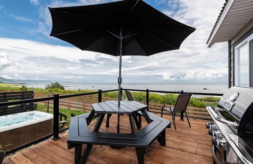 Petite-Riviere-Saint-Francois House | 232 · Les Immeubles Charlevoix - 232