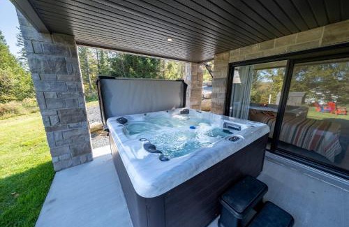 Lac-Etchemin Ski Chalet | Spa - Chalet la Barque du Bonheur