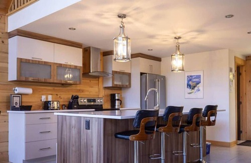 Sainte-Marguerite-du-Lac-Masson Ski Chalet | Edge of Lake Walfred - Spa - Mistral Club Walfred