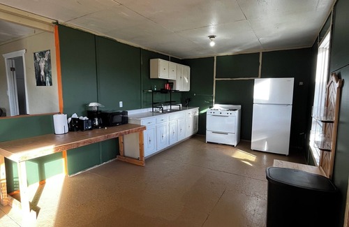 Northern Ontario Cabin | Buck Fever Services - Loding, Convenience +, Fluids, Wifi, Outdoors, Rental, etc