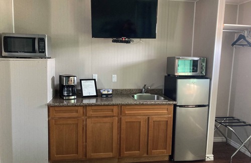 Unorganized Thunder Bay District Hotel | Jackfish Lake Cottages Motel