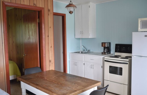 Unorganized Thunder Bay District Hotel | Jackfish Lake Cottages Motel