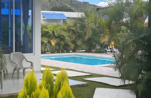Gigante House | Cabañas Compostela Gigante -Huila