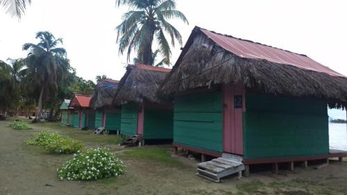 Carti Tupile House | Cabañas frente al mar en las islas de San blas NIadub