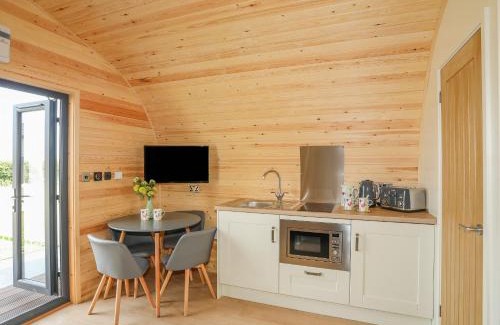 Bryngwran House | Caban Cariad