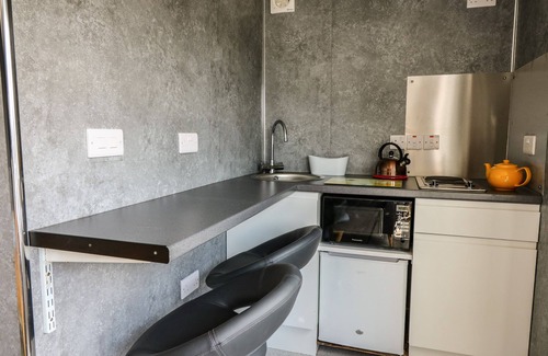 Llanafan Cottage | CABAN GLAS, pet friendly, with hot tub in Pontrhydfendigaid