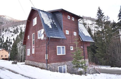Rausor House | Cabana Andy