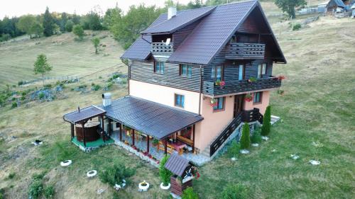 Garda de Sus Cabin | Cabana Georgiana Maria