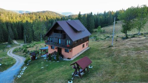 Garda de Sus Cabin | Cabana Georgiana Maria