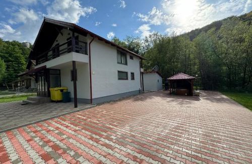 Valiug House | Cabana LUCDAR Valiug Crivaia