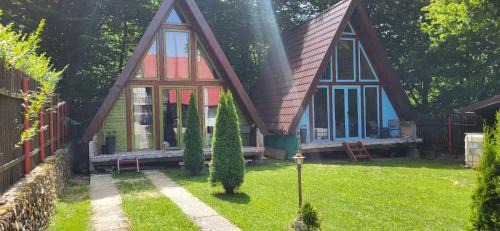 Valiug House | Cabana Vanatorilor A Frame Blue