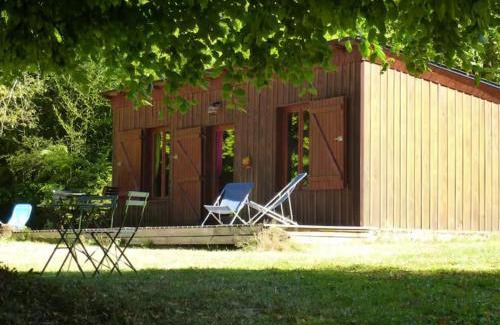 Bonnac-la-Cote House | Cabane Limousine au bord d'un étang