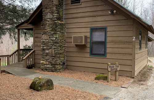Rabun Gap Cabin | Cabin 1 bed,1 bath hillside with beautiful sunrises and sunsets overlooking lake