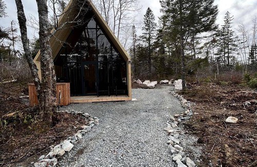Porters Lake Cabin | Cabin ∙ 1 bedroom ∙ 4 guests