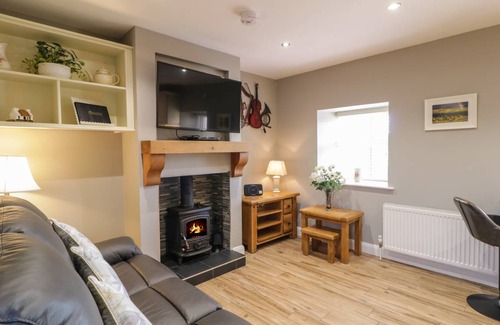 Newry Cottage | Cabin ∙ 1 bedroom ∙ 2 guests