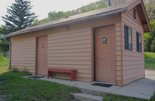 Bellvue Cabin | Cabin 10 at Sportsman’s Lodge, Rustic Cabin 10 at Sportsman's Lodge
