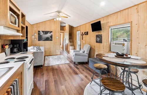 Neal Cabin | Cabin 10~ Cozy Toronto Lake Cabin ~ Walk To The Water 1 Bedroom Cabin by RedAwning