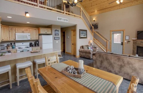 Walker Cabin | Cabin 106 - Open Loft/Modern, Clean, Comfortable