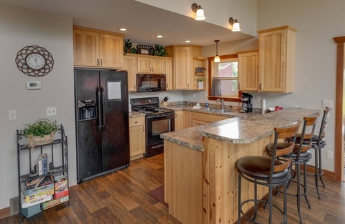 Walker Cabin | Cabin 107 - Pet Friendly/Closed Loft/Modern, Clean, Comfortable
