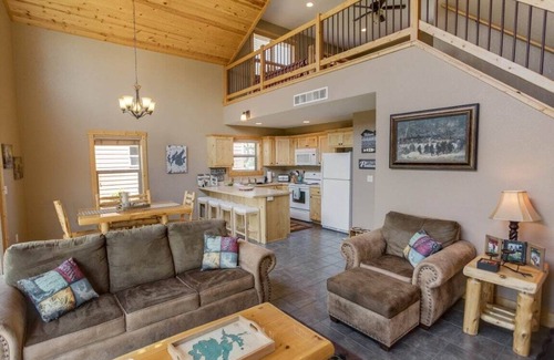 Walker Cabin | Cabin 109 - Open Loft/Modern, Clean, Comfortable