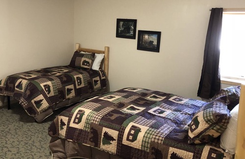 Hines Resort | Cabin 14 Lakefront Family/Pet Friendly Resort Amenities Fishing Dock