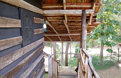 Habarana Cabin | Cabin 2 Twin Beds - Eagles Wing's Guest House