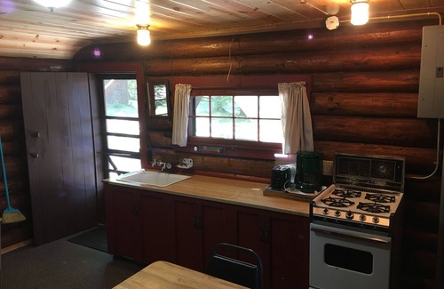 Deer River Cabin | CABIN #2 (Wolf) Beautiful log cabin situated right on the lake!