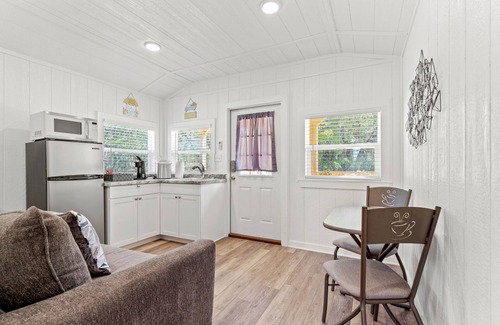 Sugarmill Woods Cabin | Cabin #2 Zen At The Palms 5 Star Adult Resort minutes from scalloping & fishing
