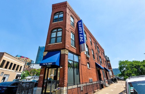 River West Apartment | Cabin 202 by 747 Lofts