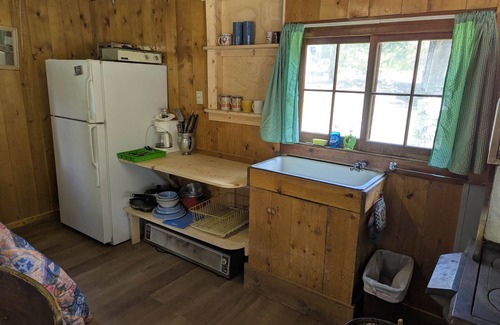 Bellvue Cabin | Cabin 3 at Sportsman’s Lodge, Rustic Cabin 3 at Sportsman's Lodge