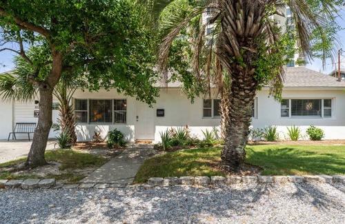 Panama City Beach Cottage | Cabin ∙ 3 bedrooms ∙ 8 guests