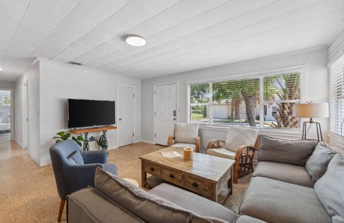Panama City Beach Cottage | Cabin ∙ 3 bedrooms ∙ 8 guests