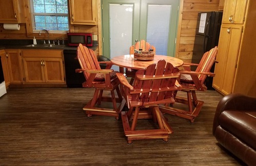 Lookout Mountain House | Cabin 3 is a Quiet log Cabin on Lookout Mountain 2 bedroom 2 bath