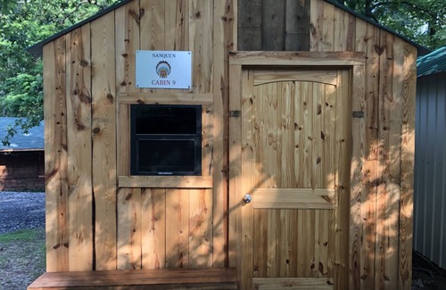Hatfield RV Rental | Cabin 3 - Rustic Mountain Cabin - Up to 4 persons