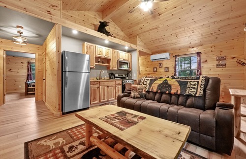 Atlanta Cabin | Cabin # 4 at Northern Comfort HANDICAP FRIENDLY UNIT