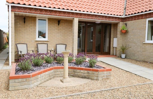 Winterton-on-Sea Cottage | Cabin ∙ 4 bedrooms ∙ 8 guests
