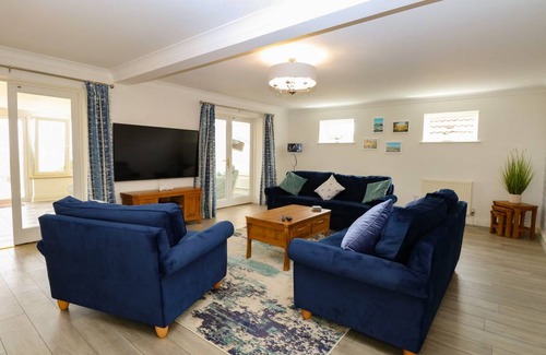 Winterton-on-Sea Cottage | Cabin ∙ 4 bedrooms ∙ 8 guests