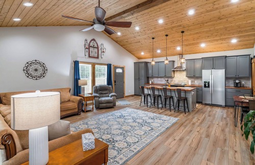 Moravian Falls Cabin | Cabin 4, the delightful Happy Cabin in the heart of Moravian Falls, NC