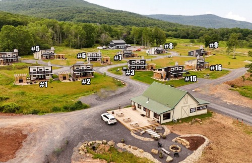 Timberline Cabin | Cabin 4 Two Bed Modern Luxury w Hot Tub