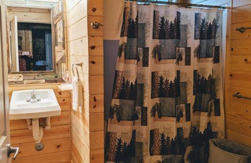 Strawberry House | Cabin #4